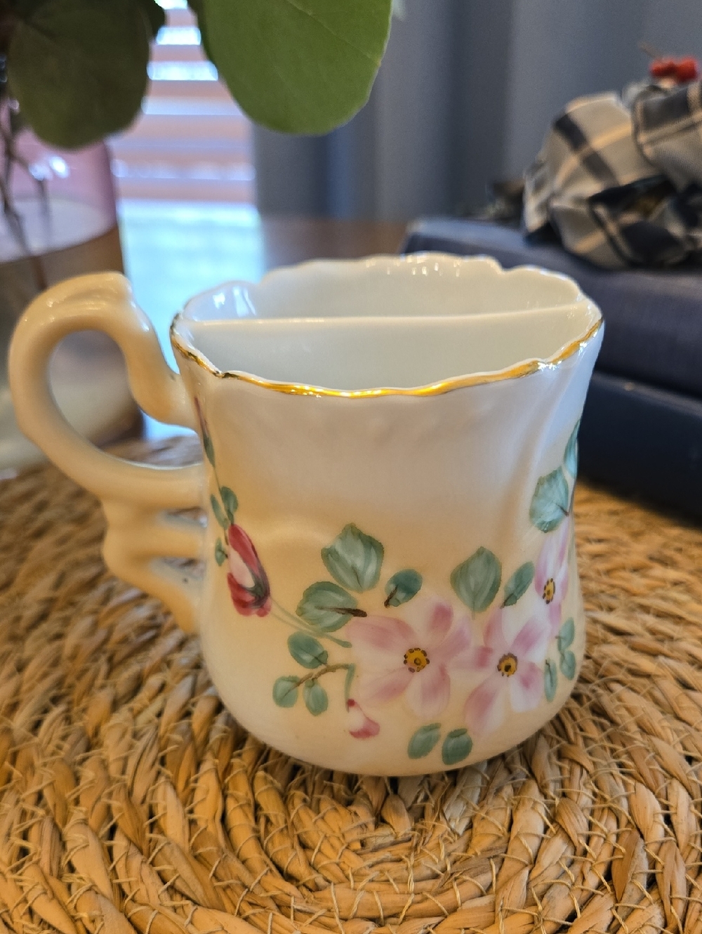 Vintage Hand-Painted Floral Ceramic Shaving Mug with Gold Trim - White/Pink